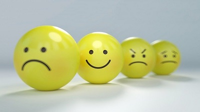 Emoticons tristeza, alegria, raiva, medo. Bons pensamentos geram sentimentos.