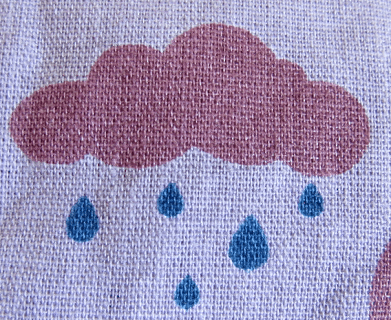 tecido com estampa nuvem e gotas de chuva